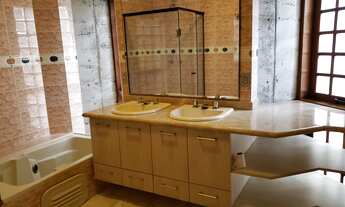 Imagem 4: Alphaville 05 - casa 400m² - 4 dormitórios sendo 2 suites, 2 vagas, piscina, closet, saláo