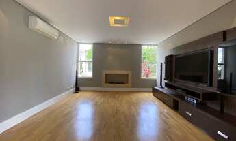 Imagem 3: Casa no Alphaville 01 - venda - 5 suítes com sacada, sendo uma com closet e hidromassagem