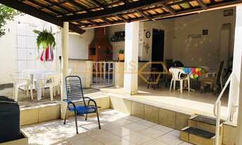 Imagem: Casa Padrão, 3 dormitórios, 1 suítes