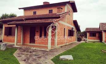 Imagem: Sobrado mais duas casas em área grande