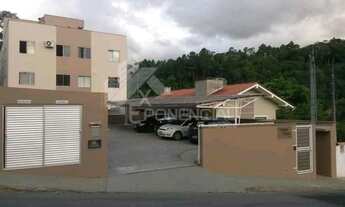 Imagem: 2 dormitórios, 1 banheiros, 1 vaga na garagem