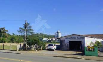 Imagem: 4 dormitórios, 2 banheiro, 1 vaga na garagem