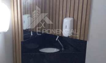 Imagem 2: 3 dormitórios, 1 suítes, 2 banheiro, 2 vagas na garagem