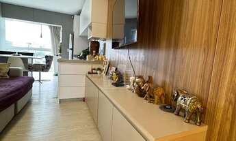 Imagem 2: Apartamento Finamnte Mobiliado na Praia Brava á poucos metros do mar