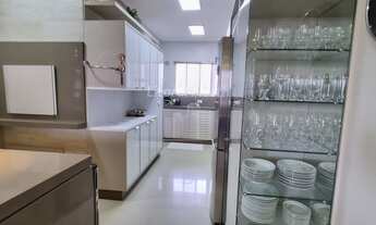 Imagem 7: Apartamento de Alto Padrão, Finamente Mobiliado com Vista para o Mar em Balneário Camboriú