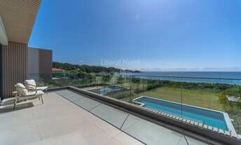 Imagem: Casa alto-padrão de frente para o mar em