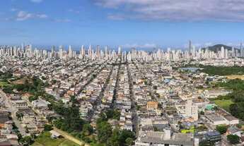 Imagem 3: Parque Camboriú, 1 dormitório, 1 suítes, 2 banheiro, 1 vaga na garagem, 70M² de Área Const