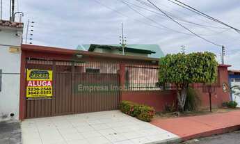 Imagem: CASA COM GUARITA E PLACAS SOLARES / ( ESTILO