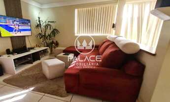 Imagem: Casa de rua - / Residencial / Castelinho