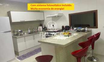 Imagem: Casa térrea com energia fotovoltaica a