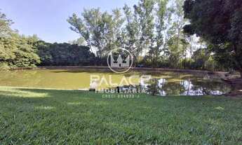 Imagem: Sítio na beira do asfalto, pronto para