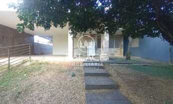 Imagem: Casa / Comercial / Centro