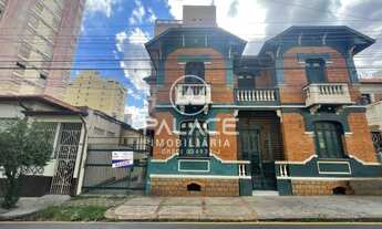 Imagem: Casa de rua / Residencial / Centro