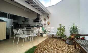 Imagem: Casa de rua Térrea / Residencial / Jardim