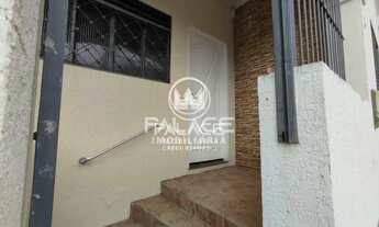 Imagem 2: Casa de rua : / Residencial / Alto