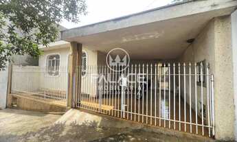 Imagem: Casa de rua / Residencial / Vila Rezende