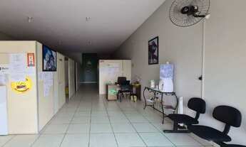 Imagem: 2 Salões comerciais com residências à