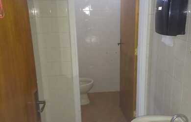 Imagem 4: Salão Sobreloja com excelente espaço, bem localizado, com 2 wc, balcão e cozinha, muito cl