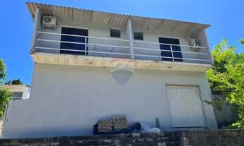 Imagem 4: Casa 3 em 1: Duas Casas Geminadas, Depósito Espaçoso e Muito Mais!