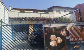 Imagem 2: Casa com 4 quartos, 1 suíte, 6 banheiros e salão comercial. Localizada no Central Parque S