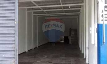 Imagem: Linda loja no centro da cidade, praça da