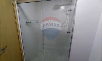 Imagem 5: Studio com planejados, box e fogão de indução