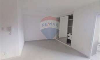 Imagem 2: Studio com planejados, box e fogão de indução