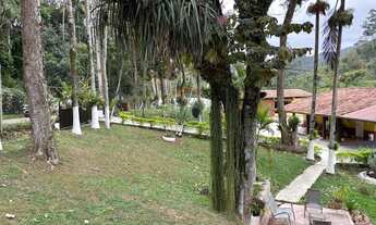 Imagem 2: Sítio Encantador no Salva Terra – 1.500 m² de Lazer com Piscina e Natureza ao Redor