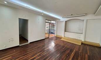 Imagem 3: Casa comercial com 6 Quartos e 5 banheiros, 3 vagas para Alugar no centro da cidade