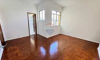 Imagem 2: Apartamento com 3 quartos, 2 banheiros, varanda, dependência completa, 2 elevadores, porta