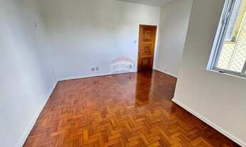 Imagem 3: Apartamento com 3 quartos, 2 banheiros, varanda, dependência completa, 2 elevadores, porta