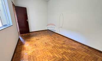 Imagem 3: Apartamento de 2 Quartos para Locação com Varanda e Vista para o Bairro