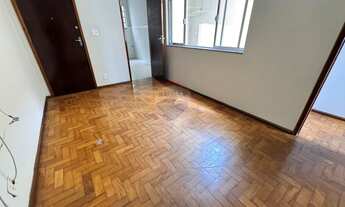 Imagem 4: Apartamento de 2 Quartos para Locação com Varanda e Vista para o Bairro