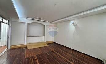 Imagem 2: Casa comercial com 6 Quartos e 5 banheiros, 3 vagas para Alugar no centro da cidade