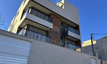 Imagem 2: Ótima cobertura de três quartos, sendo um suite, excelente área externa com uma parte cobe