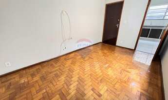 Imagem 5: Apartamento de 2 Quartos para Locação com Varanda e Vista para o Bairro