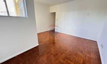 Imagem 4: Apartamento com 3 quartos, 2 banheiros, varanda, dependência completa, 2 elevadores, porta