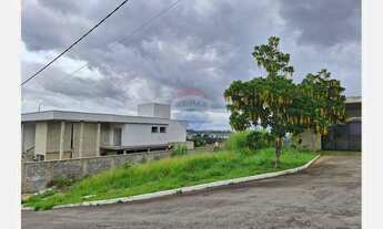 Imagem: Perto do Centro, em condomínio fechado