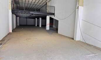 Imagem: Loja com sobreloja para locação na Rua