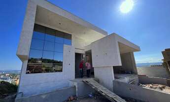 Imagem: CASA DE ALTO PADRÃO A VENDA EM CRICIÚMA