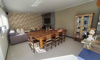 Imagem 4: CASA COM PISCINA VENDA NO BAIRRO ARGENTINA EM CRICIÚMA POSSUINDO 03 DORMITÓRIOS