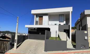 Imagem 1: CASA DE DOIS PISOS A VENDA COM VISTA PARA CIDADE DE CRICIÚMA NO BAIRRO MINA BRASIL POSSUIN