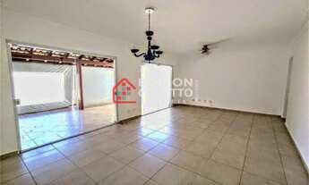 Imagem 3: Invista em seu futuro!! Casa à venda com 2 suítes e piscina no Condomínio Villa Laranjal