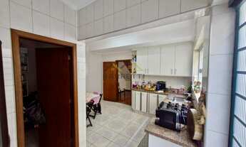 Imagem 5: Sobrado à venda de 146m², com 3 quartos, sendo 1 suíte, 4 banheiros e 2 vagas de garagem