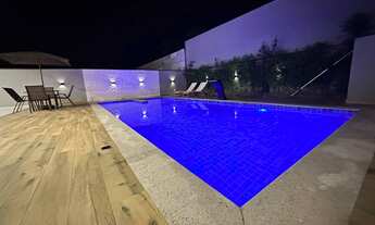 Imagem 4: Luxo e Conforto em Condomínio Fechado com Piscina em Bertioga