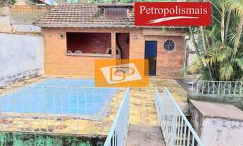 Imagem 3: Casa à venda em Petrópolis. São 3 quartos + anexo + piscina + solário + churrasqueira