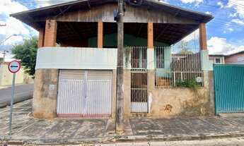 Imagem: Casa a venda no Centro de Lins