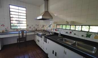 Imagem 4: Casa para locação com 1.212 m², contendo quatro quartos, três salas, quatro banheiros e qu