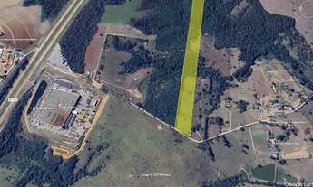 Imagem 2: Área com 97.600 m2 na frente do Parque Cacau Show