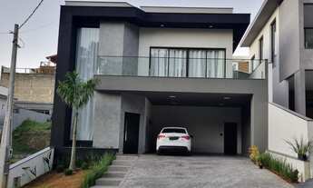 Imagem: Casa Assobradada com Piscina à Venda no